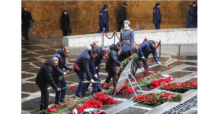 Традициям верны: нефтяники почтили память защитников Сталинграда