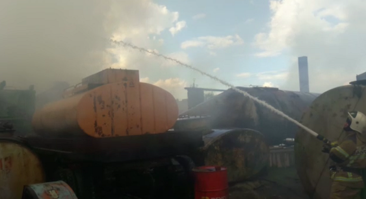 Пожар на нефтебазе в Волгограде. Возгорание нефтебазы в Волгограде. Нефтебаза Красноармейский район. Нефтебаза Волгоград. Нефтебаза в рязани горит сегодня