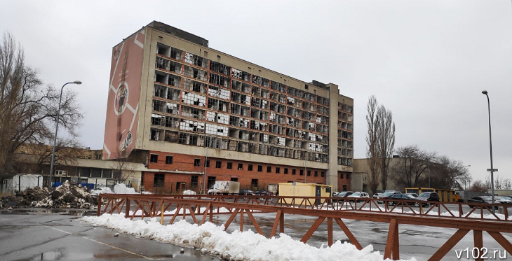Дешевле снести: многомиллионный долг насчитали за руины Дома молодежи в Волгограде