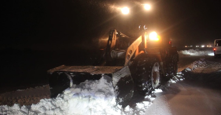 В Волгограде попавшие в снежный плен машины эвакуировали глубокой ночью