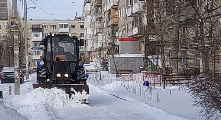 В Волгограде после снегопада расчистили 80% тротуаров