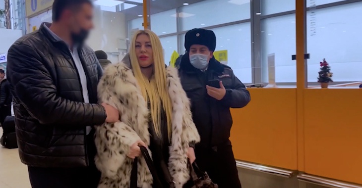 Блондинок в дорогих шубах задержали в аэропорту Волгограда по делу о кредитной афере