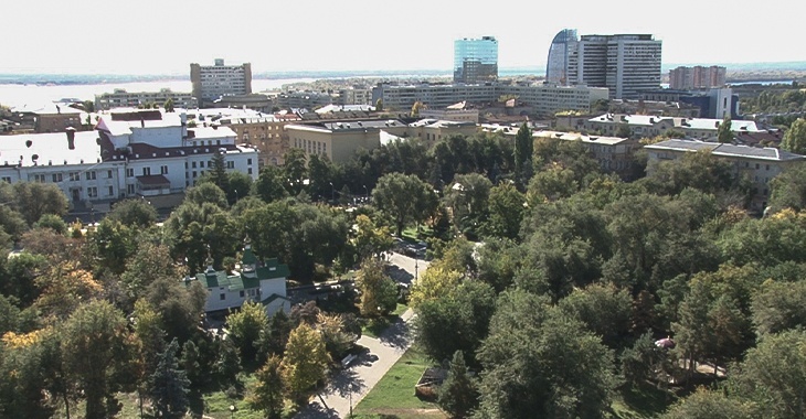 Строители сквера Пахмутовой в Волгограде взялись за Комсомольский сад