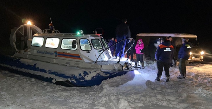 На льду залива под Волгоградом нашли двух мертвых рыбаков