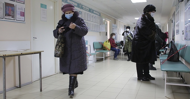 Волгоградских работодателей призвали оплачивать три дня лечения сотрудников с простудой