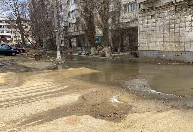 Ливень в волгограде сегодня. Потоп в Волгограде. Затопление Волгоград. Затоп в Волгограде. Волгоград фекальный потоп.