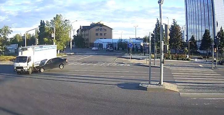 На видео попал таран грузовика у «Лукойла» в Волгограде
