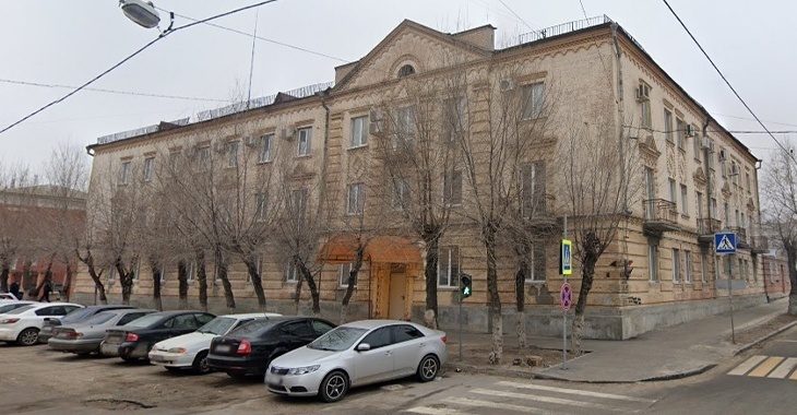 «Заколдованный дом»: в Волгограде не хотят ремонтировать горевшее здание суда