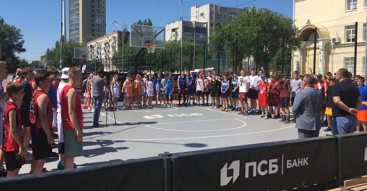 В Волгограде Центр уличного баскетбола принял открытый турнир по стритболу