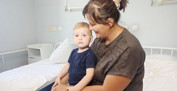 Волгоградские врачи спасли малыша, нахлебавшегося бензина