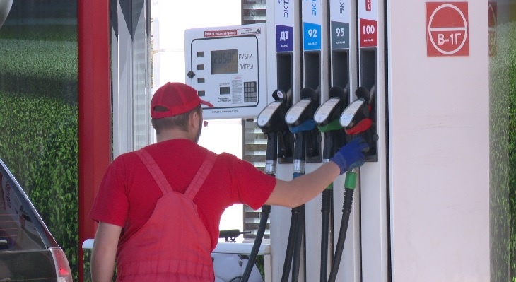 В Волгограде слегка качнулись цены на бензин