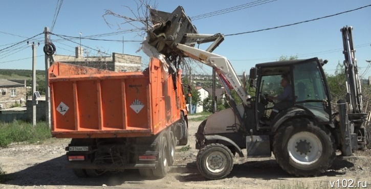 Семь тысяч тонн мусора и 6 тысяч шин: в Волгоградской области наводят порядок