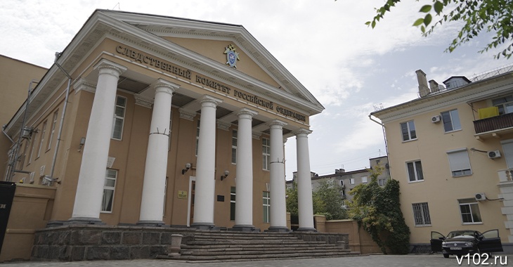 У входа в «Семейный Магнит» в Волгограде умер 56-летний мужчина
