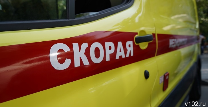 В Волгограде 49-летний мужчина погиб после наезда на дерево