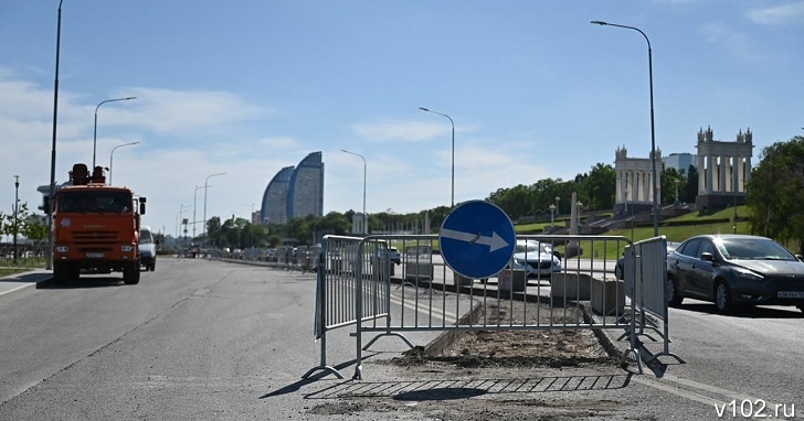 Часть нижней террасы набережной Волгограда отдали под парковку