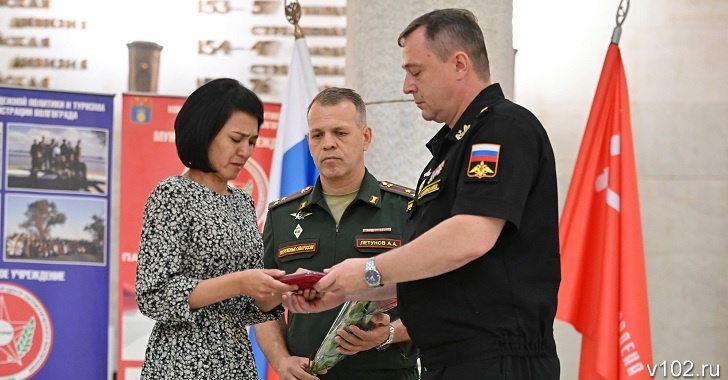 Семьям десяти погибших в ДНР военнослужащих в Волгограде вручили ордена Мужества