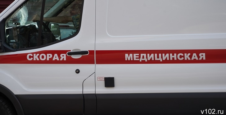 Ожоги 50% тела: на юге Волгограда загорелась иномарка с людьми