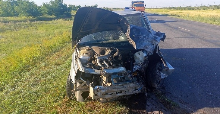 Отвалившееся колесо спровоцировало ДТП на трассе в Волгоградской области