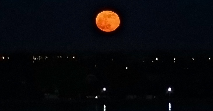 13 июля 2023 г. Кровавая Луна. Красная Луна. Суперлуние. Суперлуние фото.