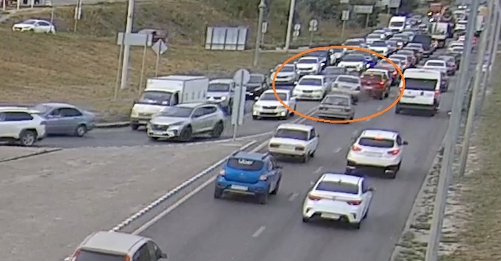 В Волгограде ДТП с 4 машинами остановило движение на Второй продольной: видео