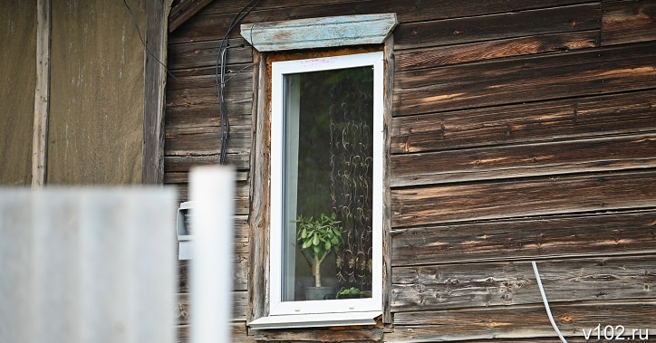 Получил сотрясение: в Волгограде 6-летний ребенок выпал из окна