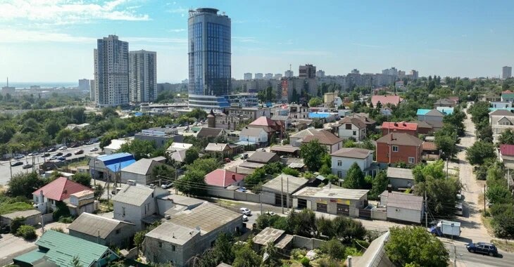 «Стока нету»: в Волгограде горе-строитель оставил жителей Второго километра у разбитого колодца