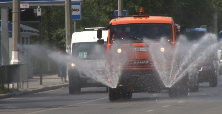 Теперь больше и чаще: раскаленные дороги Волгограда окатили душем