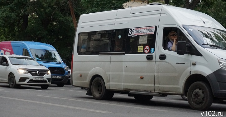 В Волгограде на 5 маршрутах примут для оплаты банковские карты