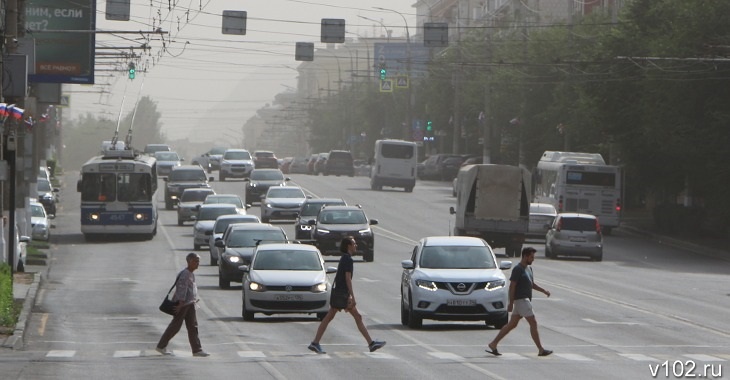 Опустели пляжи и улицы: на Волгоград и пригород обрушился пыльный ураган