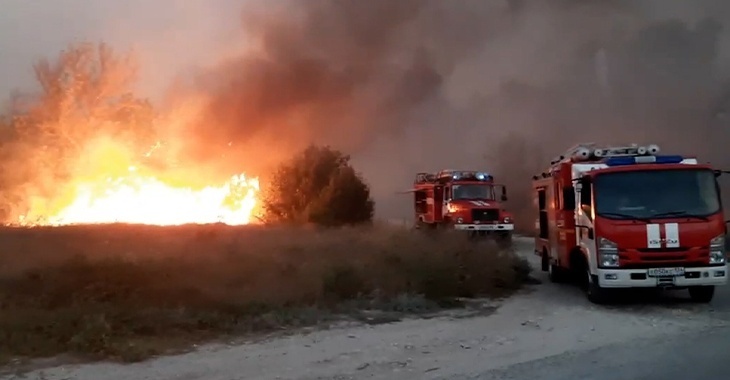 В Иловлинском районе приостанавливают работы в полях из-за пожаров