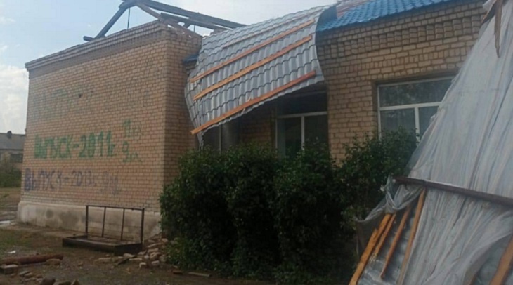 «Летели крыши и калитки»: невиданный ураган с градом обрушился на Котельниково Волгоградской области
