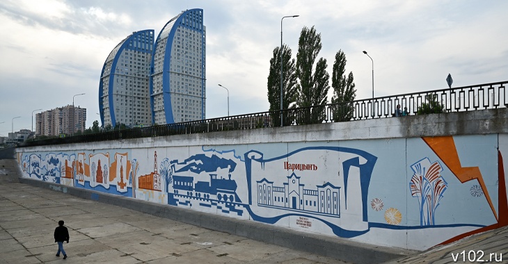 Студенты показали 433-летнюю историю Волгограда в 80-метровом граффити
