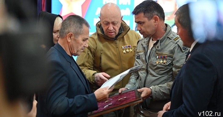 Андрей Бочаров передал Звезду Героя России родным погибшего на Украине Алексея Нагина