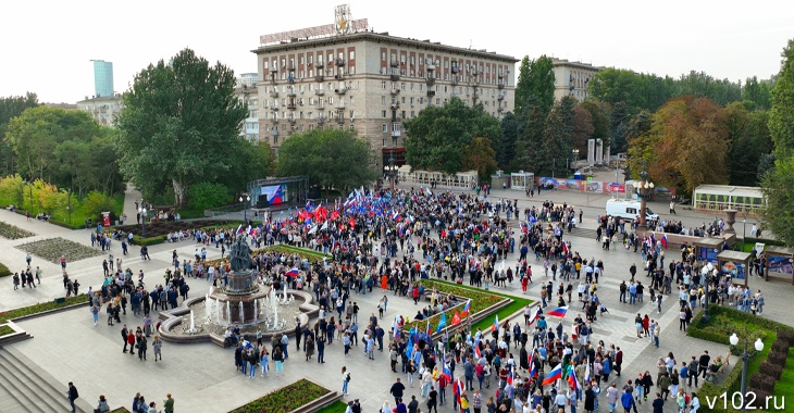 Несколько сотен волгоградцев собрались на митинг-концерт в центре города