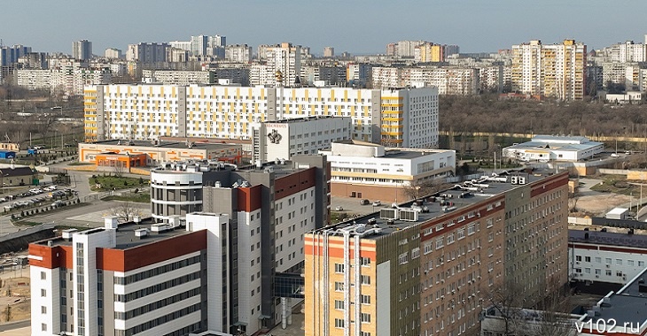 В больнице Волгограда умер мужчина, разбившийся в гостинице Адлера