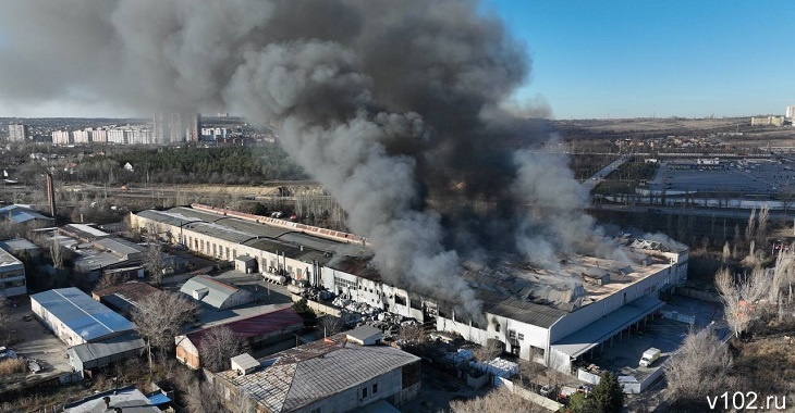 Масштаб пожара на складе в Кировском районе Волгограда показали с высоты