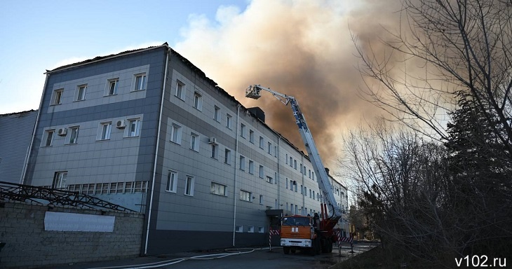 ГУ МЧС: пожар на складе в Волгограде локализован в 10.15