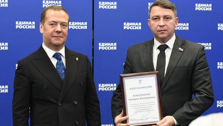 Медведев вручил благодарность атаману Пополитову из Урюпинска