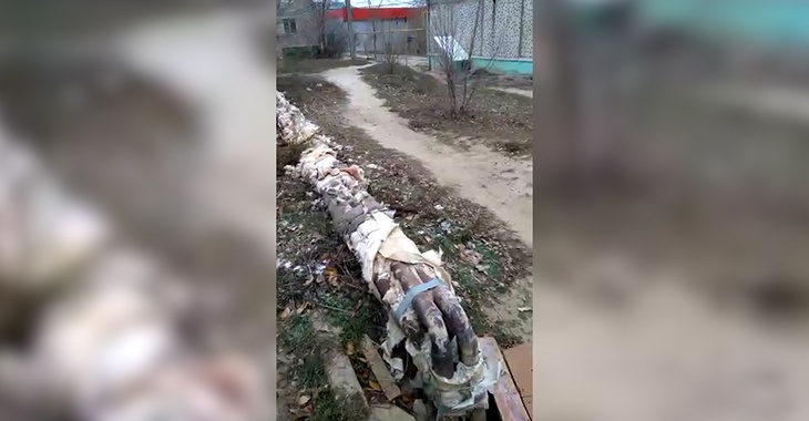 «Мне за державу обидно»: 72-летняя женщина сняла на видео коммунальный бардак под Волгоградом