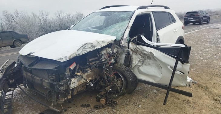 Водитель Kia погиб в лобовом ДТП с грузовиком на трассе под Волгоградом