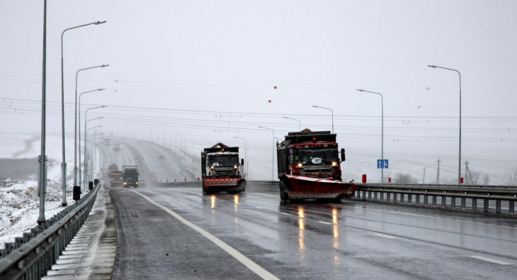 Дорожники подготовились к ледяному дождю в Волгоградской области