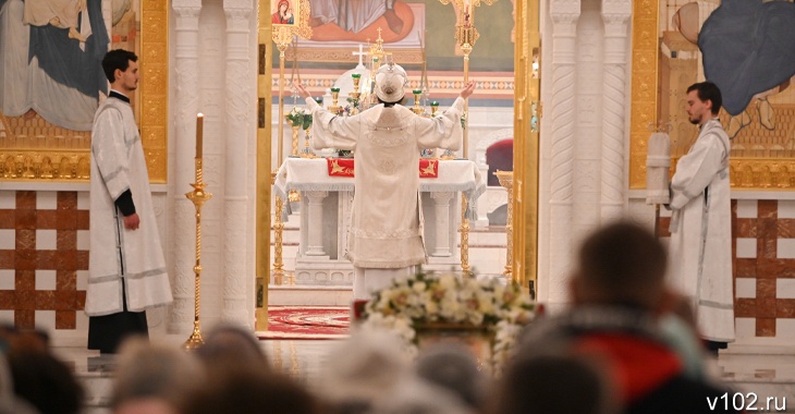 Сотни волгоградцев встретили Рождество в Александро-Невском соборе