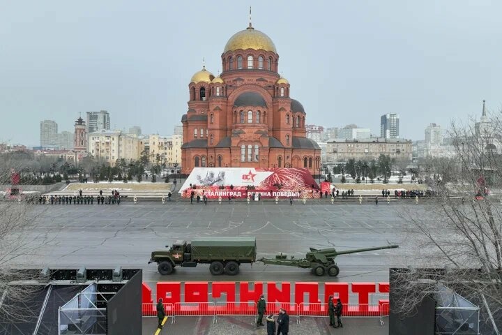 Смотрим, как это будет: на главной площади Сталинграда прошла генеральная репетиция парада к 2 февраля
