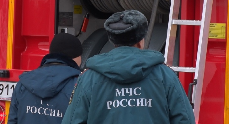 «Женщина в реанимации»: два человека пострадали на пожаре в двухэтажке Волгограда