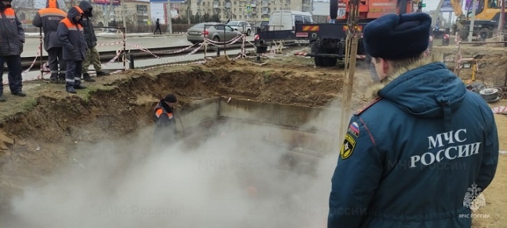 В МЧС взяли на контроль устранение аварии на теплопроводе в Волгограде