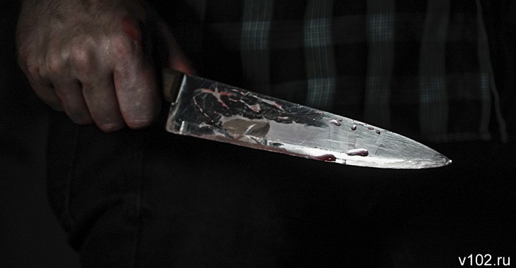 «Сама упала на нож»: в Волгоградской области водителя обвиняют в убийстве знакомой из-за ключей от авто