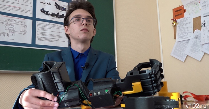 «Натолкнула семейная история»: гимназист из Волгограда создал на 3D-принтере протез кисти руки