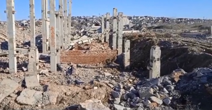 «Утром ее взорвали»: в Волгоградской области на видео попали руины недостроенной больницы