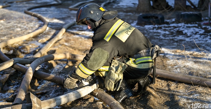Под Волгоградом мужчина, пытаясь согреться, погиб в результате пожара