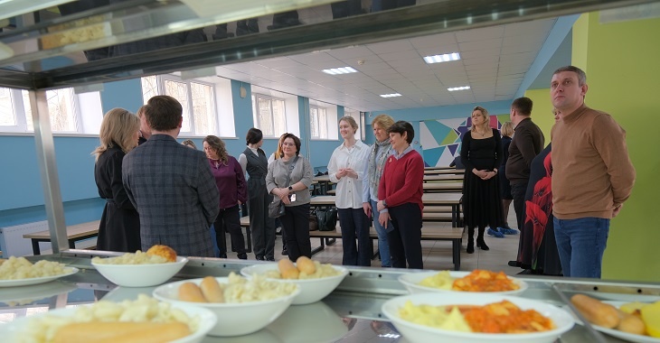Волгоградский оператор питания поделился опытом работы с экспертами из Ханты-Мансийска